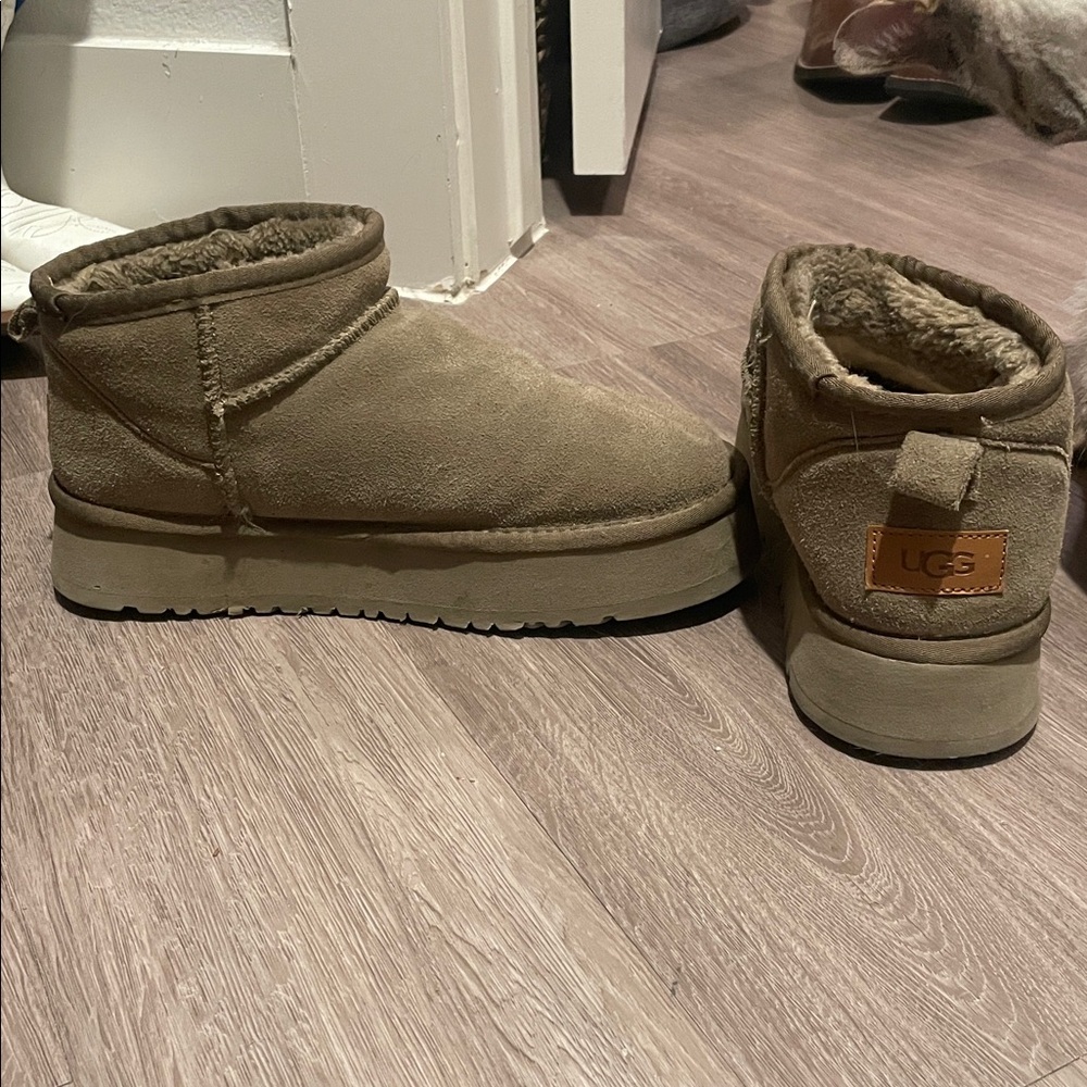 Women's UGG Classic Ultra Mini Boots Platform  - color Antilope